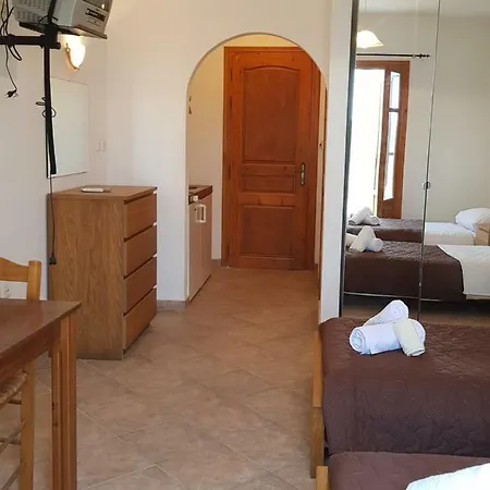 Ariadne 7 * Naxos City